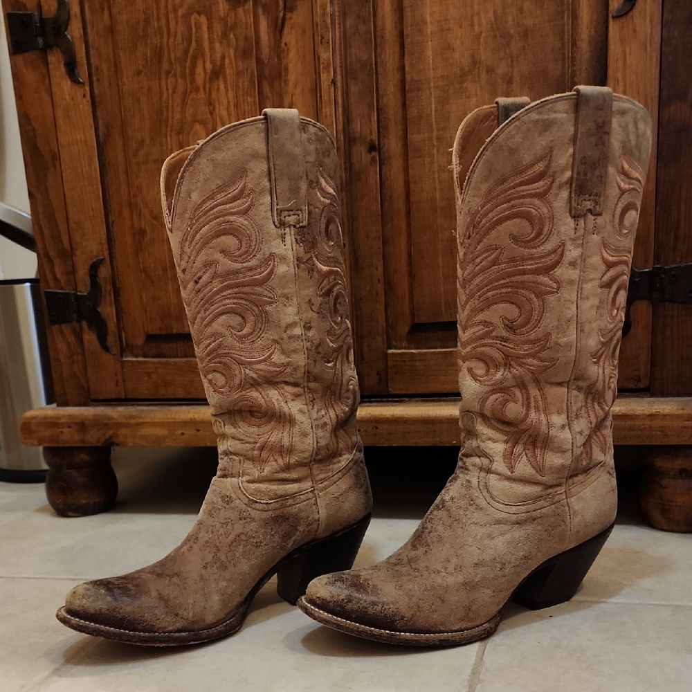 Lucchese Tan Heeled Boots with Decorative Stitching